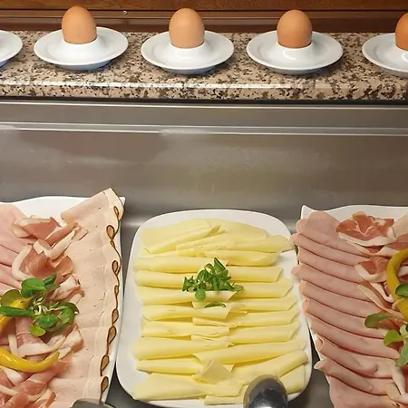 König Stefan Szálloda *